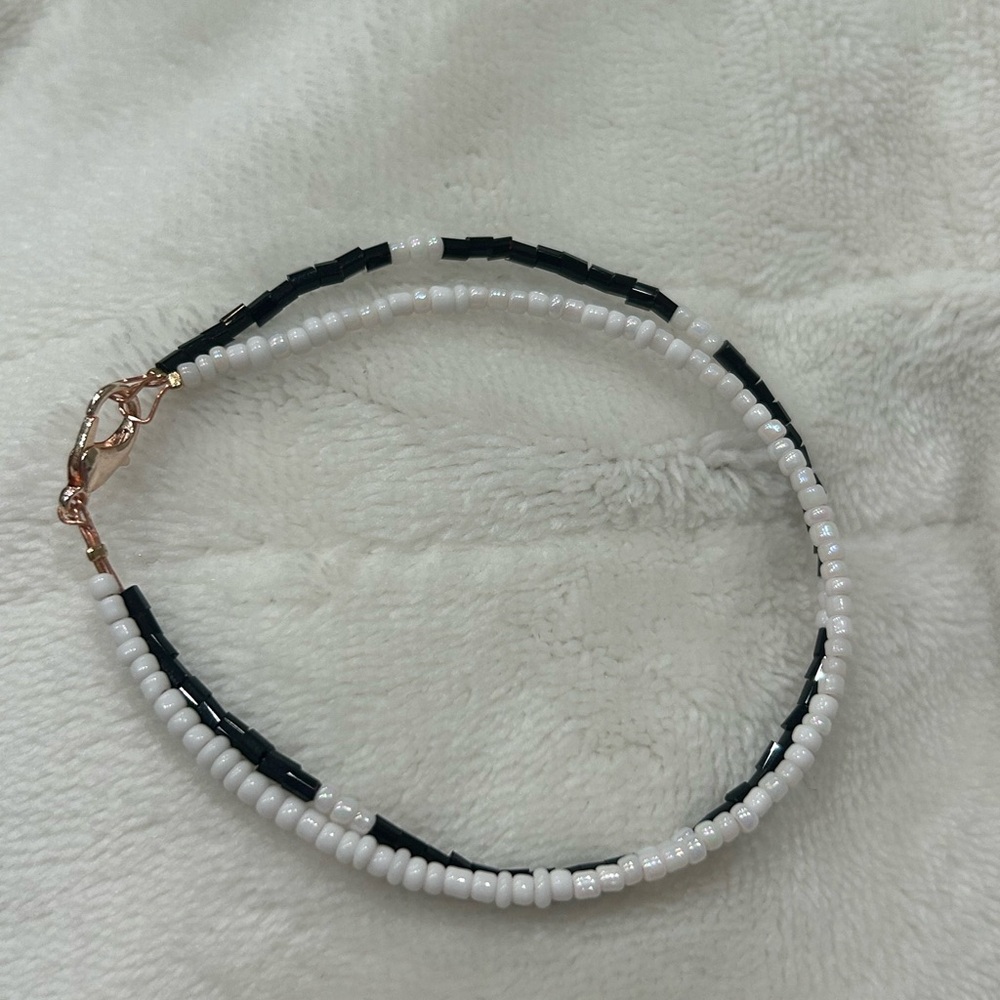 Elegant Black and White Beaded bracelet